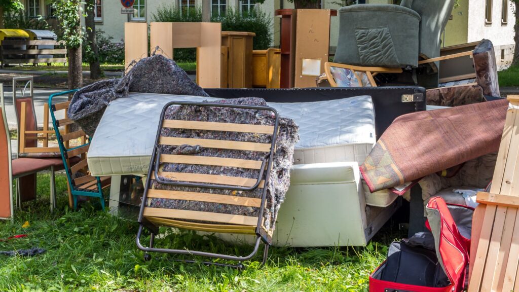 Entrümpelungsfirma Aachen - Lilys Rümpelteam - Aachen - Entrümpelung - Haushaltsauflösung - Betriebsauflösung - Transporte - Entsorgungen - Umzüge - Entrümpelungsfirma - Räumungen