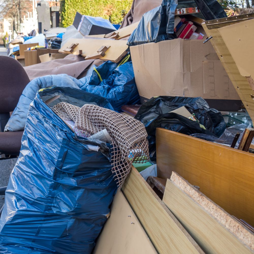 Lilys Rümpelteam - Aachen - Entrümpelung - Haushaltsauflösung - Betriebsauflösung - Transporte - Entsorgungen - Umzüge - Entrümpelungsfirma - Räumungen